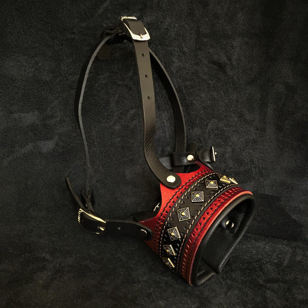 The "Balteus" leather muzzle RED